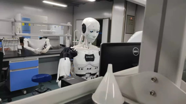Robot 365 intelligent medical laboratory scene
